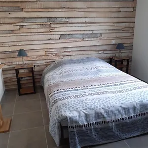 https://les-locs-du-grazel.hotels-rhonealpes.com
